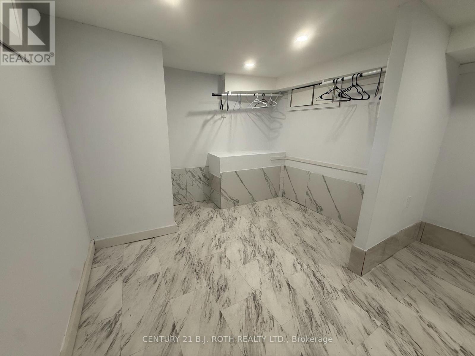 Photo 10 of 759 Essa Road, Barrie ON