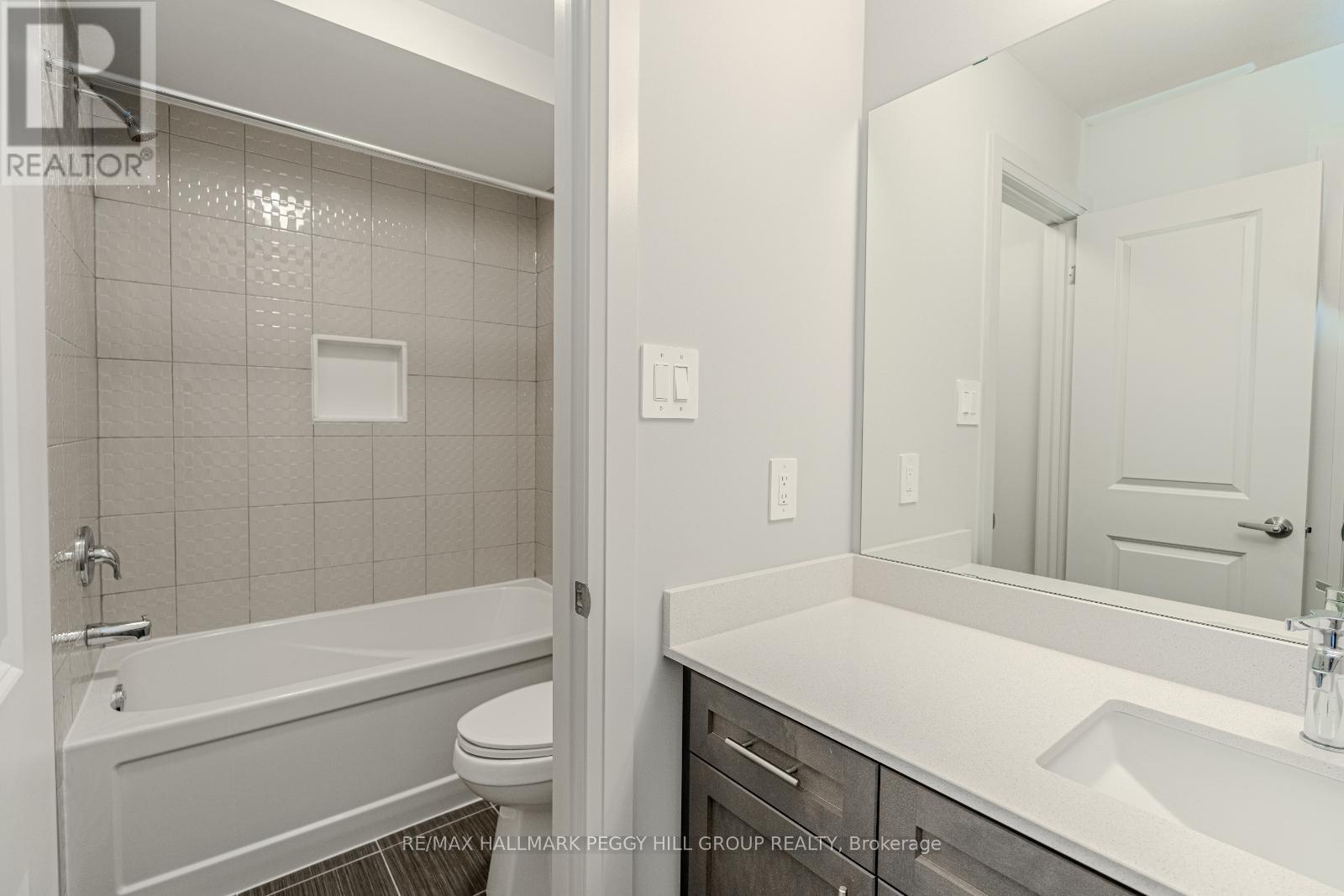 Photo 9 of 25 Amsterdam Drive, Barrie ON