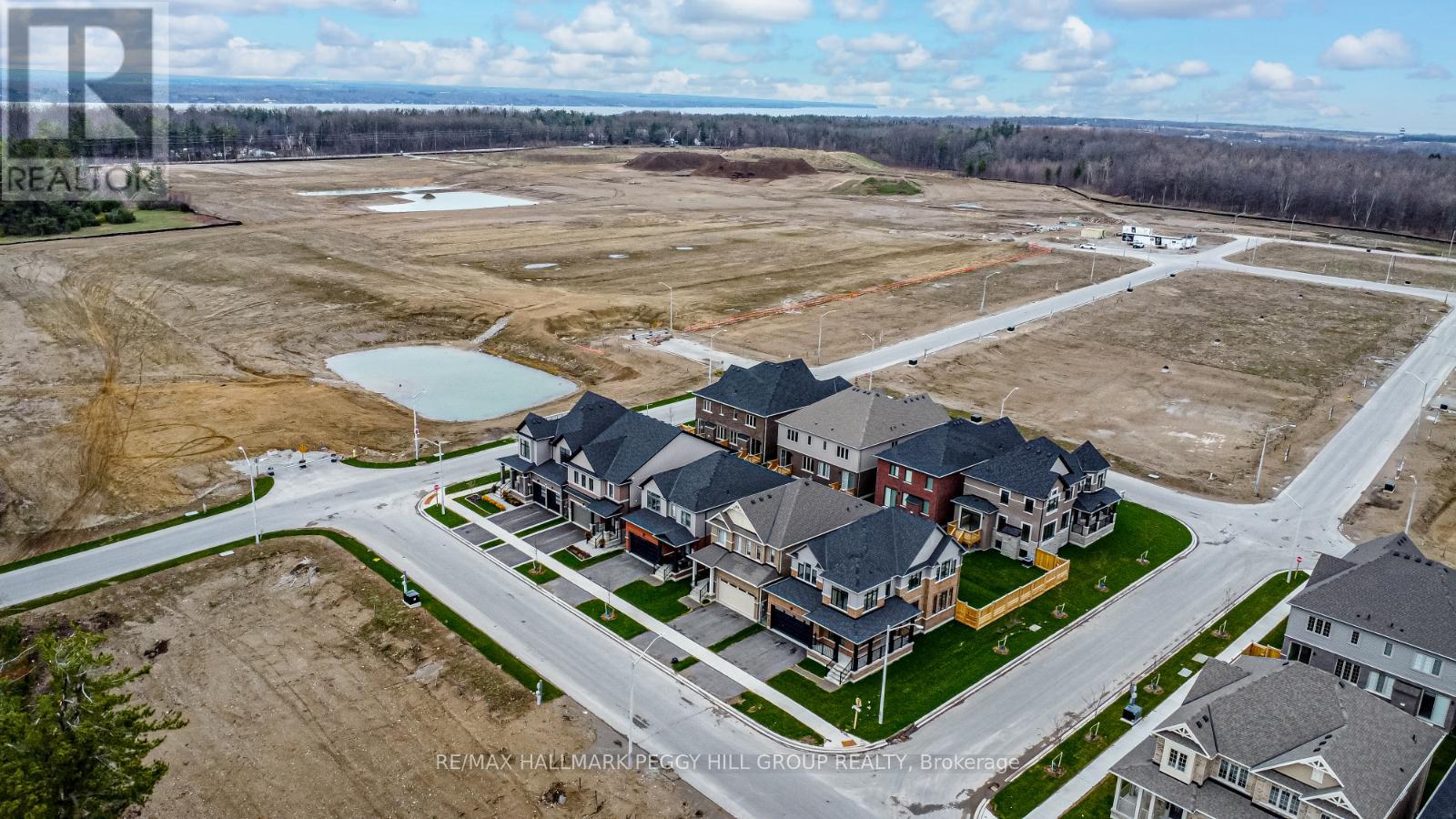 Photo 13 of 25 Amsterdam Drive, Barrie ON