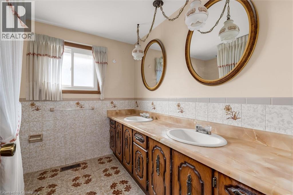 Photo 16 of 120 Ravenbury Drive, Hamilton ON