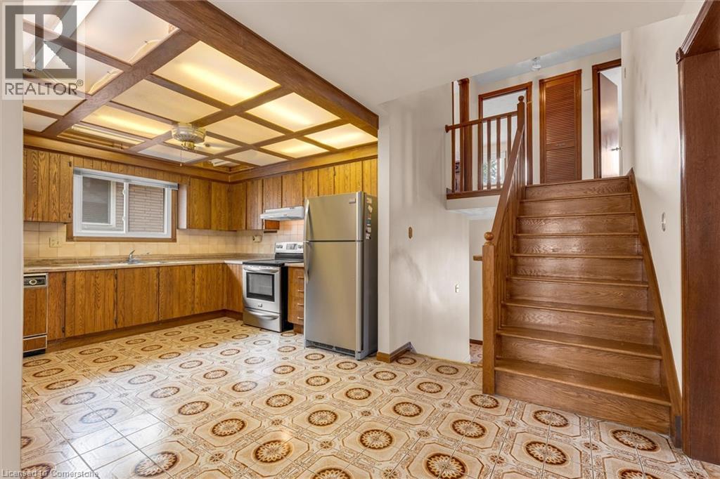 Photo 12 of 120 Ravenbury Drive, Hamilton ON