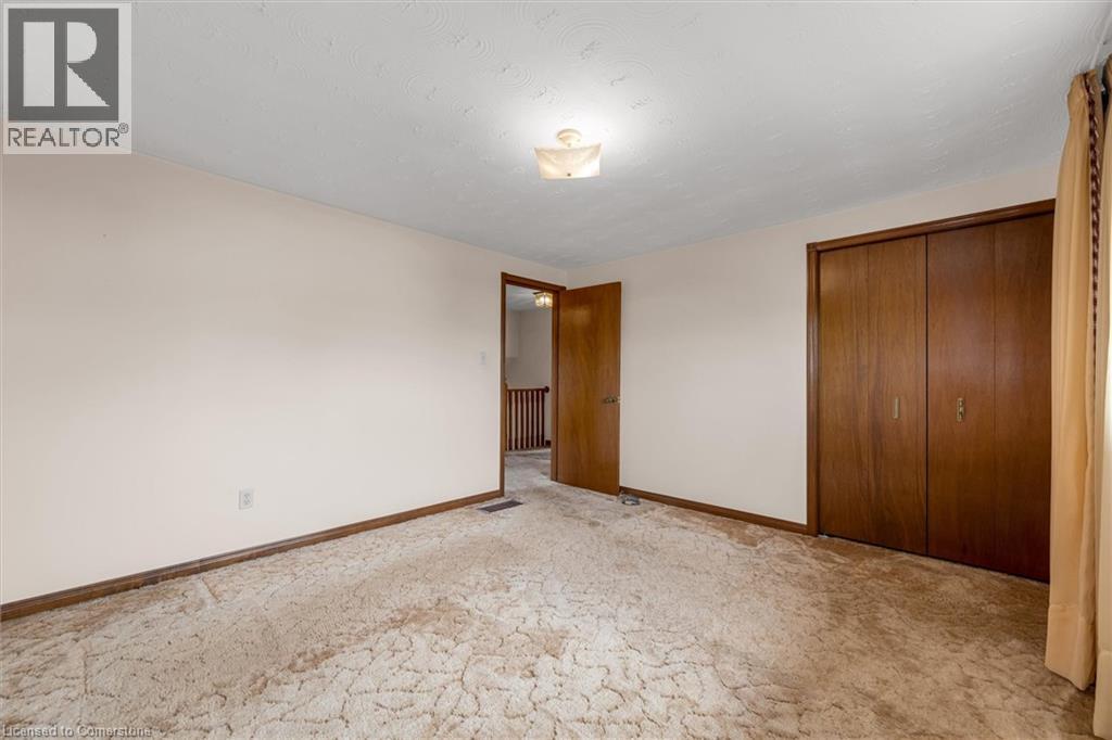 Photo 4 of 120 Ravenbury Drive, Hamilton ON