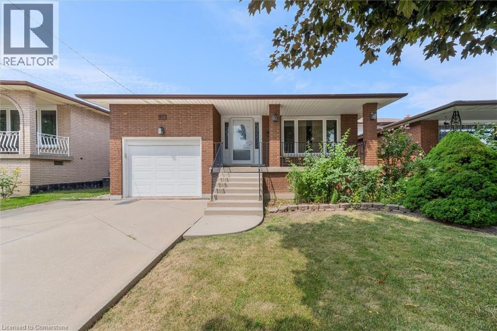 Photo 26 of 120 Ravenbury Drive, Hamilton ON
