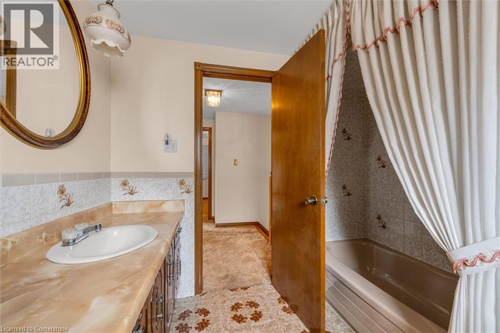 Photo 21 of 120 Ravenbury Drive, Hamilton ON