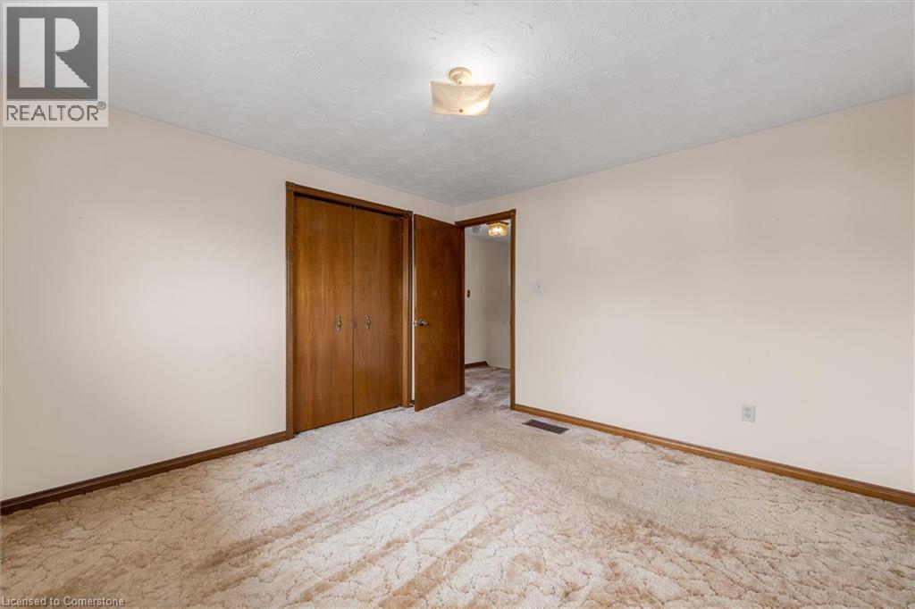 Photo 13 of 120 Ravenbury Drive, Hamilton ON