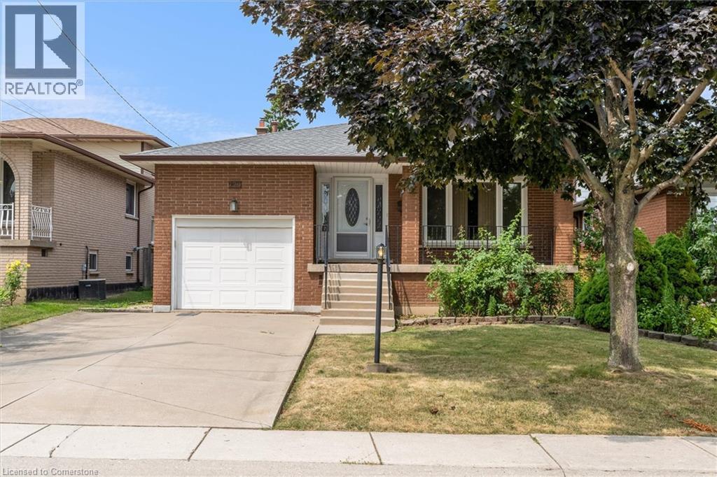 Photo 8 of 120 Ravenbury Drive, Hamilton ON