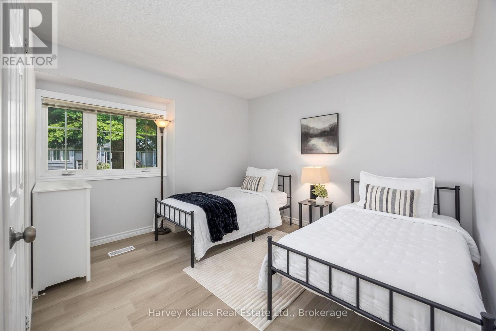 Photo 14 of 37 146 Settlers Way, Blue Mountains ON