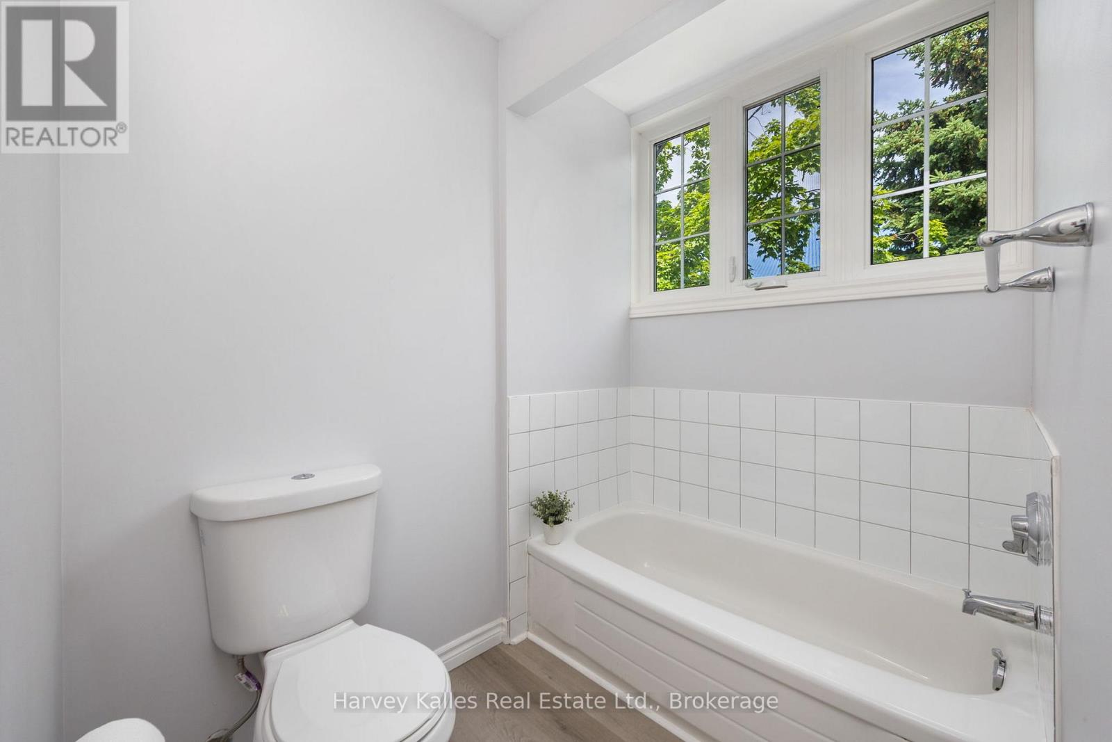 Photo 22 of 37 146 Settlers Way, Blue Mountains ON
