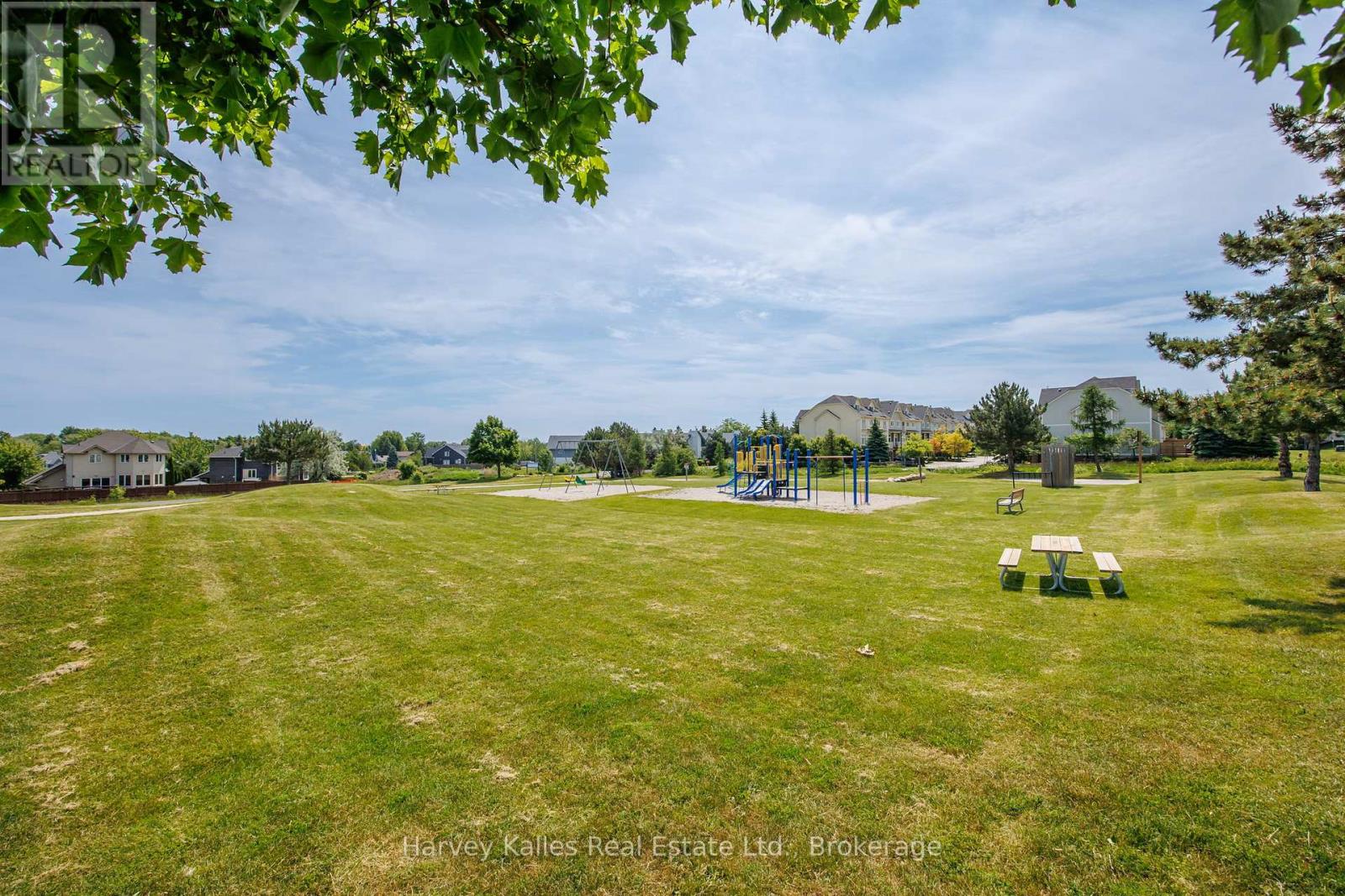 Photo 3 of 37 146 Settlers Way, Blue Mountains ON