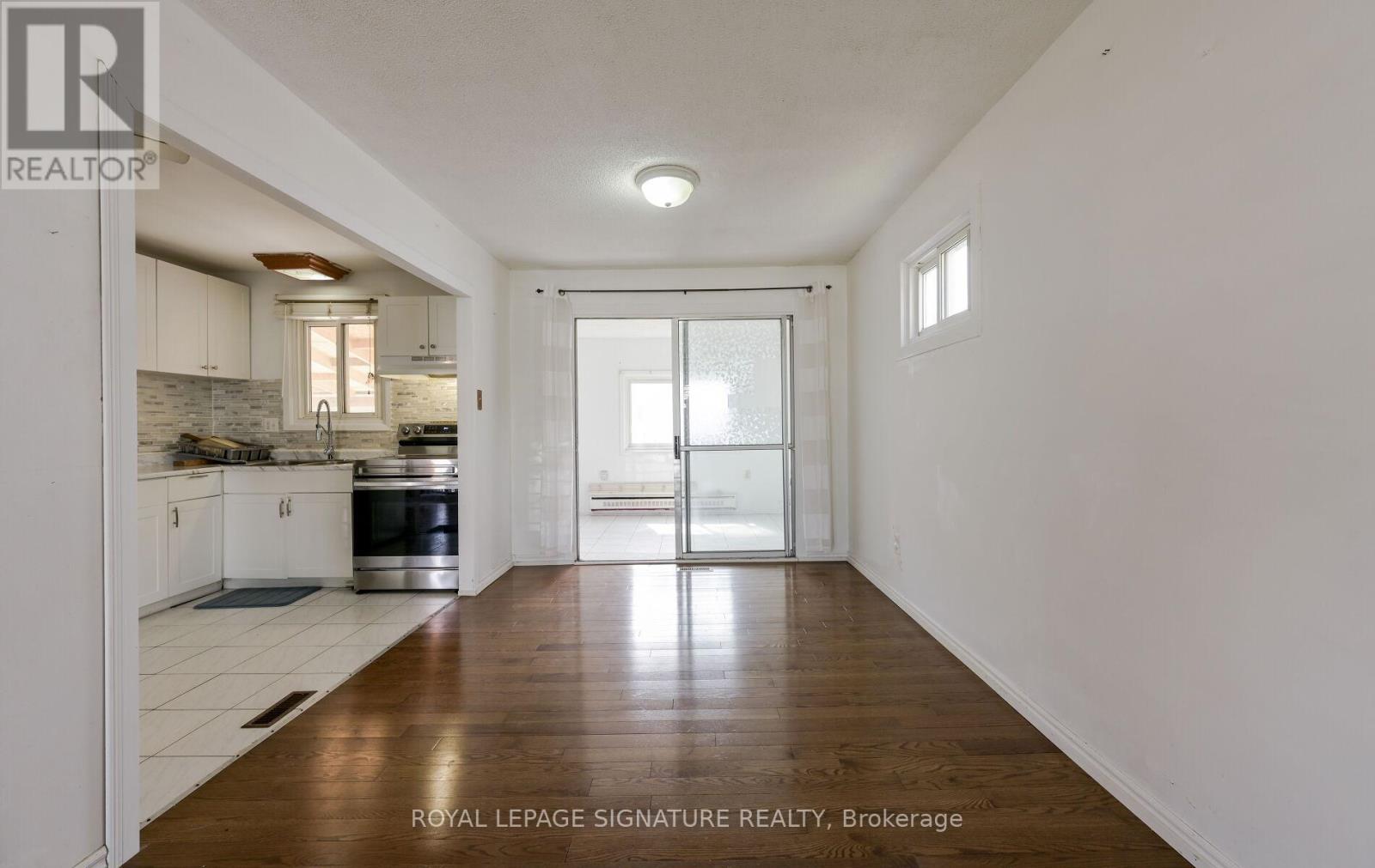 Photo 10 of 10 Heatherside Court, Brampton ON
