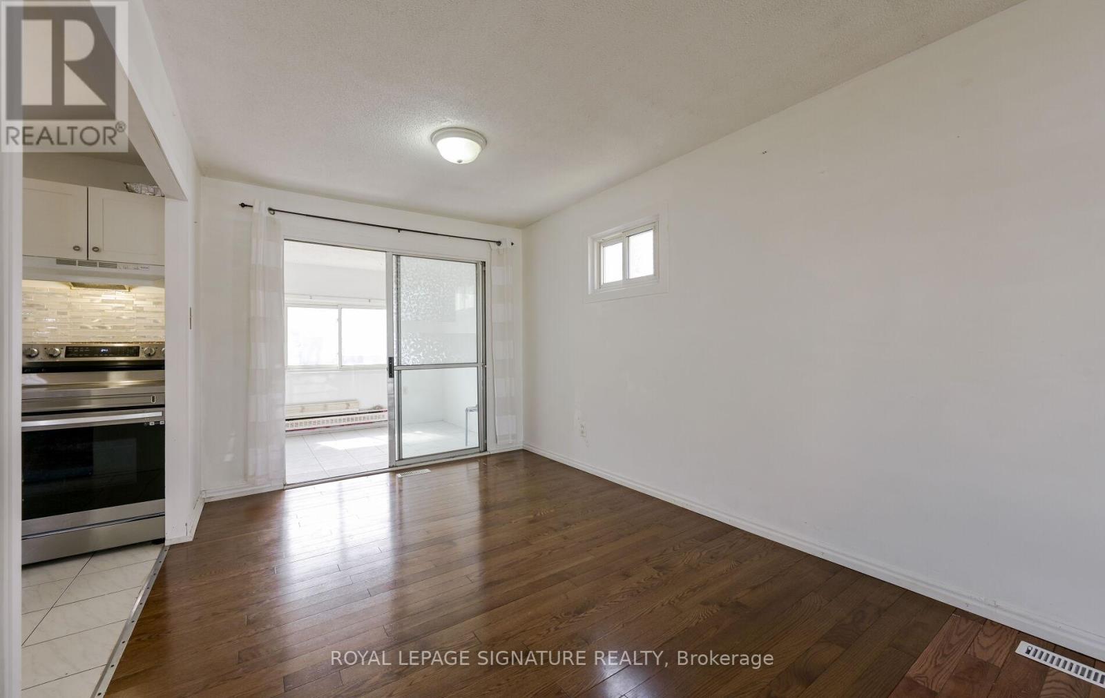 Photo 11 of 10 Heatherside Court, Brampton ON