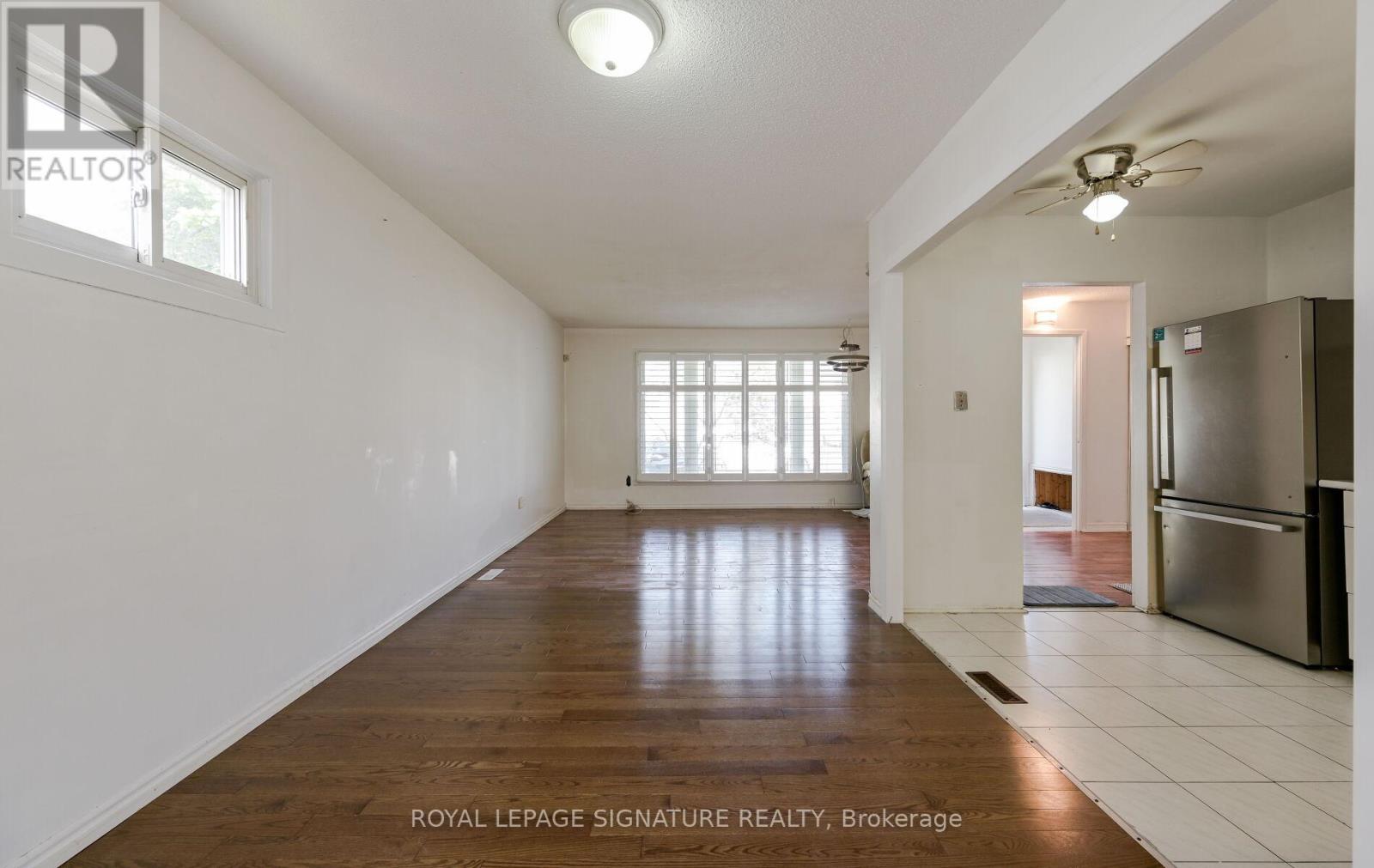 Photo 13 of 10 Heatherside Court, Brampton ON
