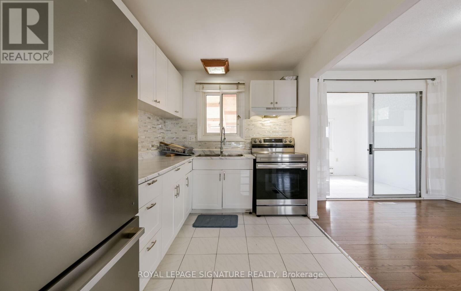 Photo 16 of 10 Heatherside Court, Brampton ON
