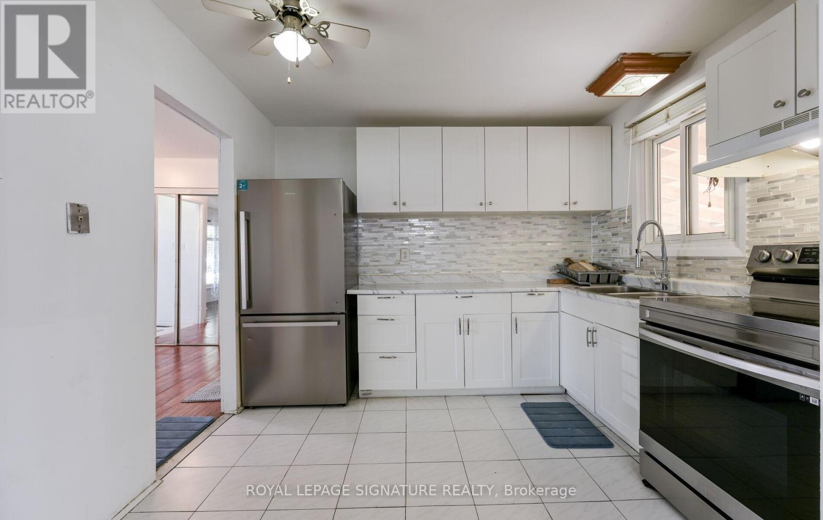 Photo 17 of 10 Heatherside Court, Brampton ON