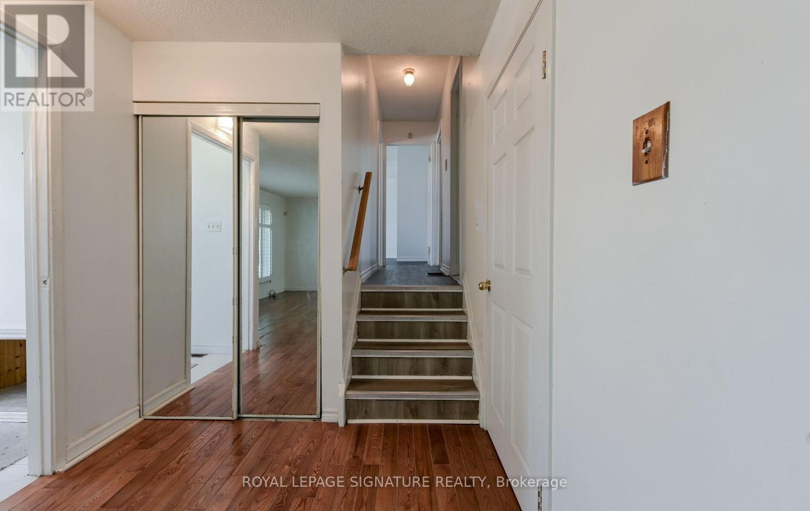 Photo 20 of 10 Heatherside Court, Brampton ON