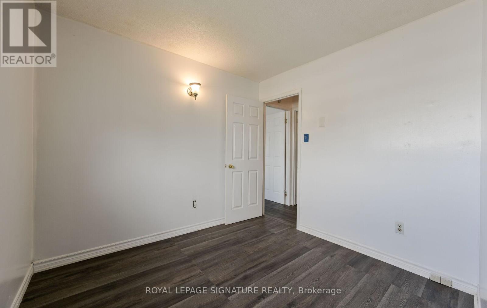 Photo 23 of 10 Heatherside Court, Brampton ON