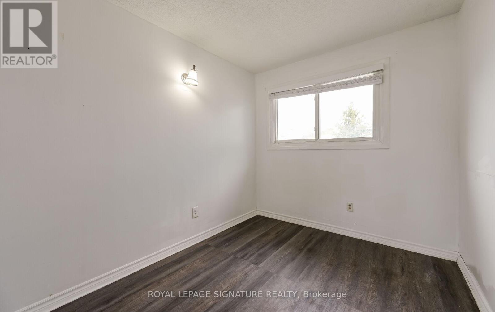 Photo 25 of 10 Heatherside Court, Brampton ON