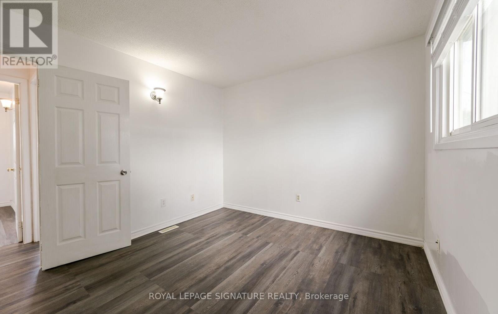 Photo 28 of 10 Heatherside Court, Brampton ON