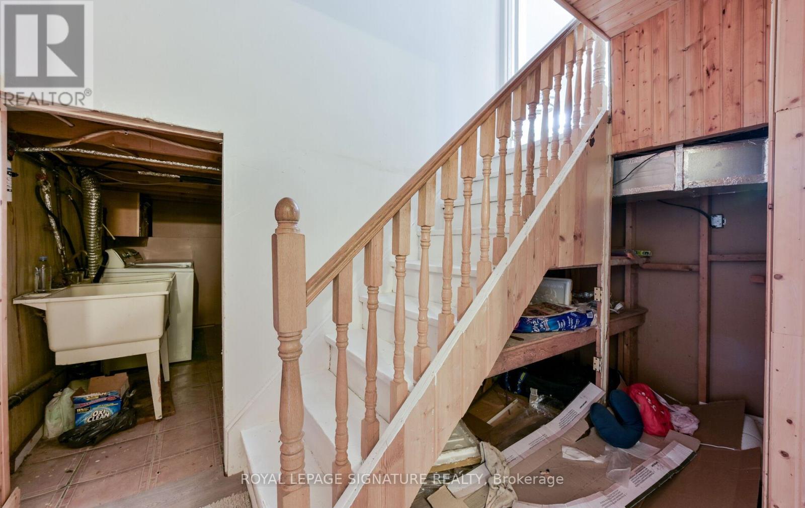 Photo 32 of 10 Heatherside Court, Brampton ON