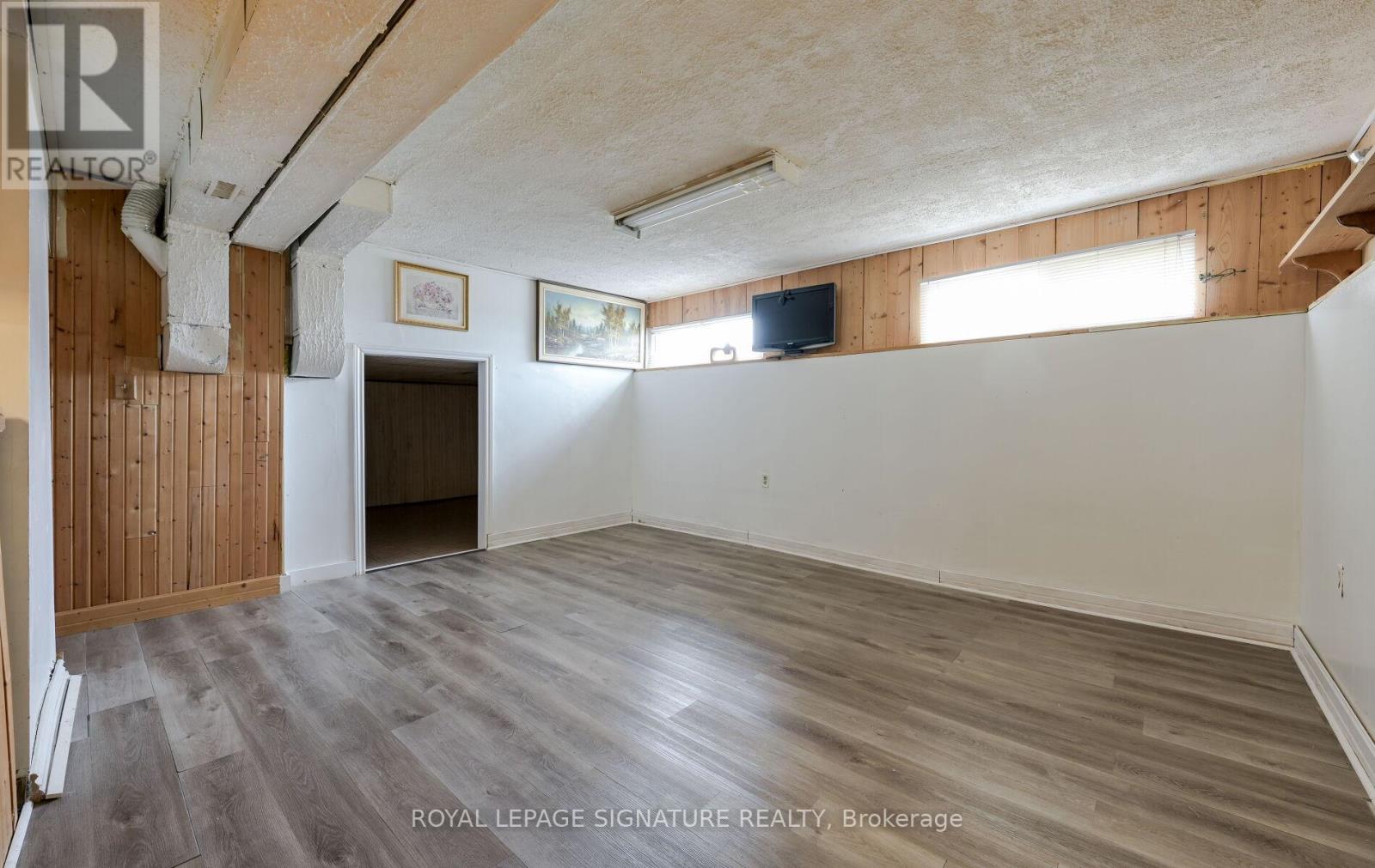 Photo 35 of 10 Heatherside Court, Brampton ON