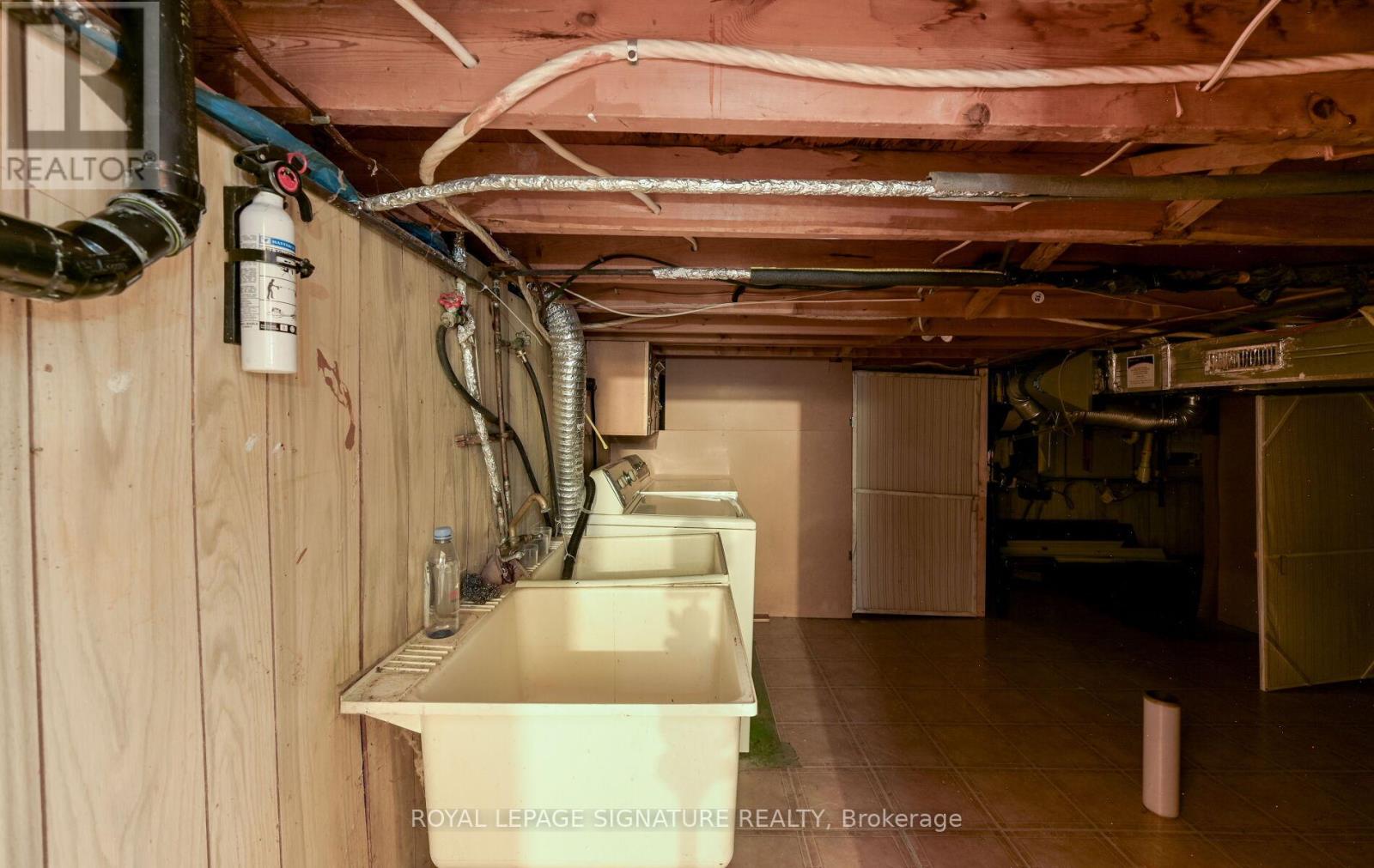 Photo 42 of 10 Heatherside Court, Brampton ON