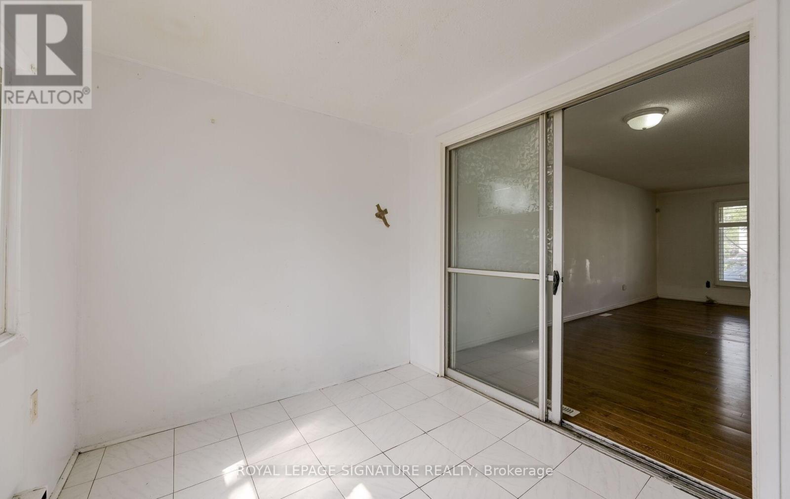Photo 49 of 10 Heatherside Court, Brampton ON