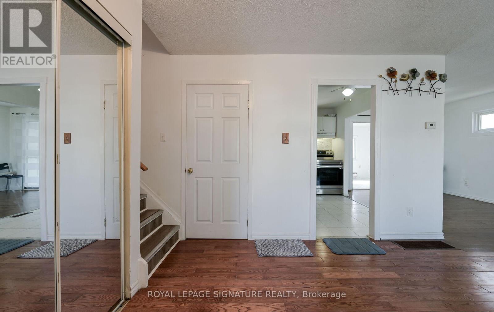 Photo 5 of 10 Heatherside Court, Brampton ON