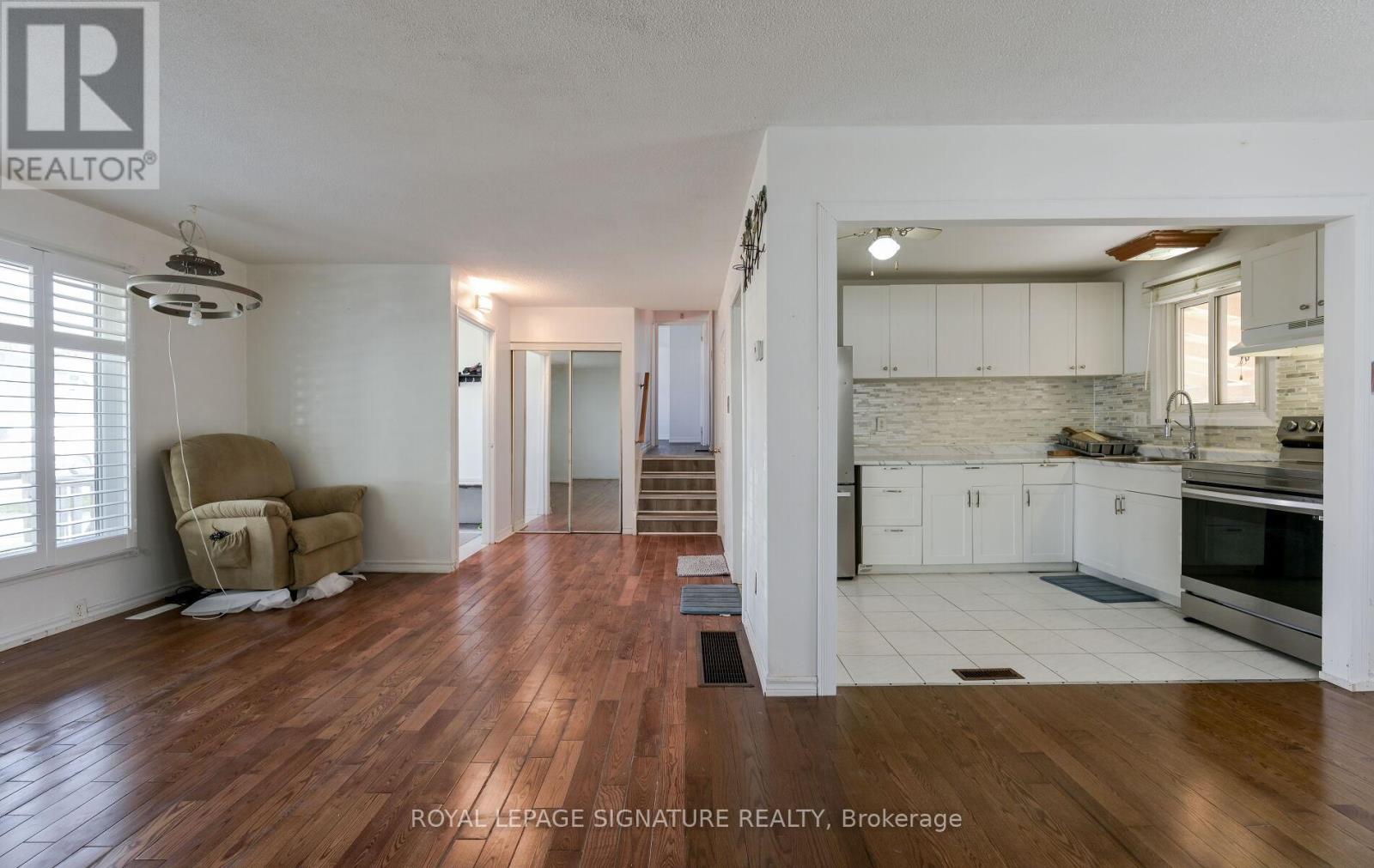 Photo 50 of 10 Heatherside Court, Brampton ON