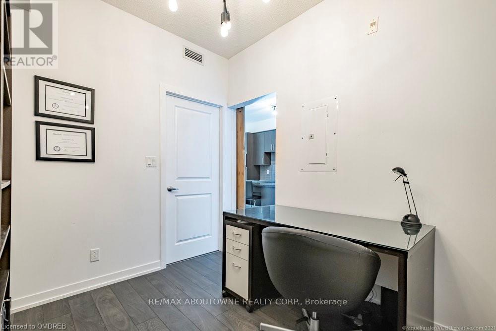 Photo 21 of 211 1284 Guelph Line, Burlington ON