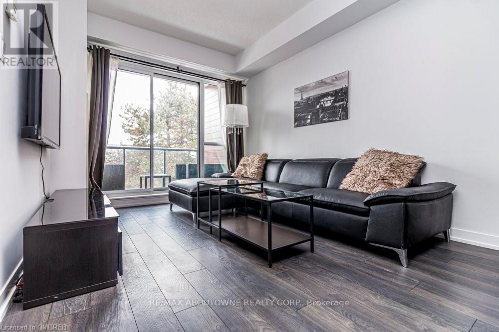 Photo 5 of 211 1284 Guelph Line, Burlington ON