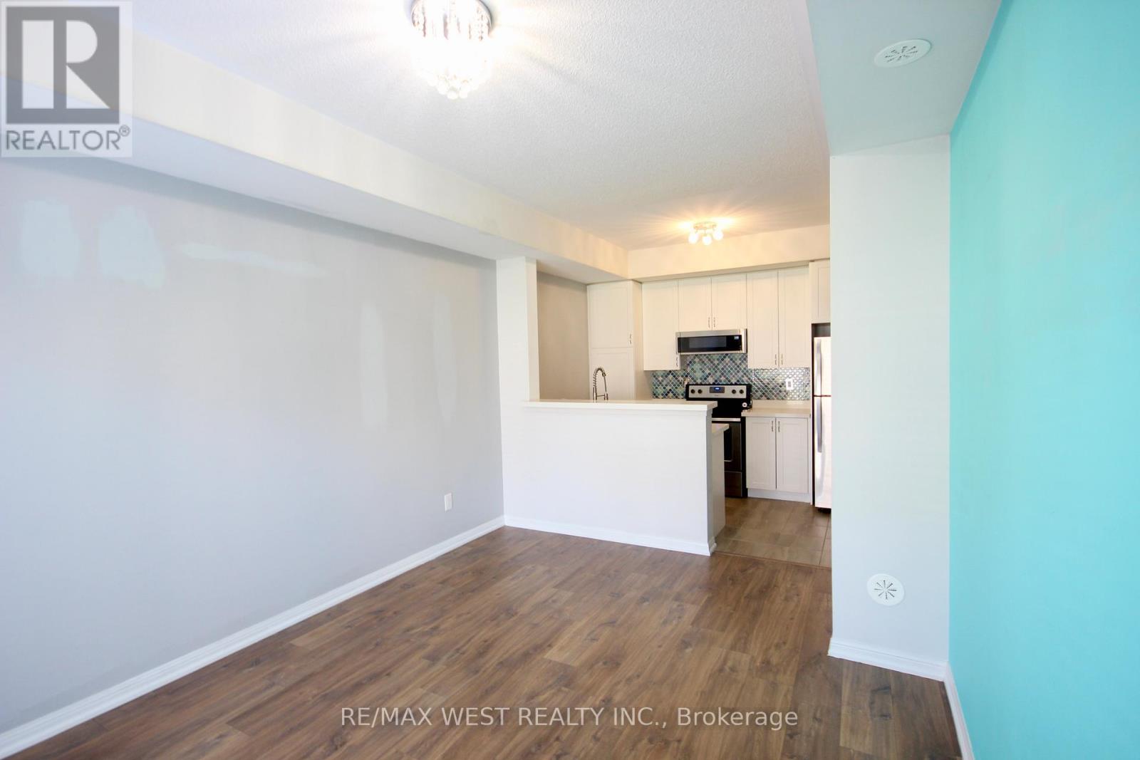 Photo 4 of 273 250 Sunny Meadow Boulevard, Brampton ON