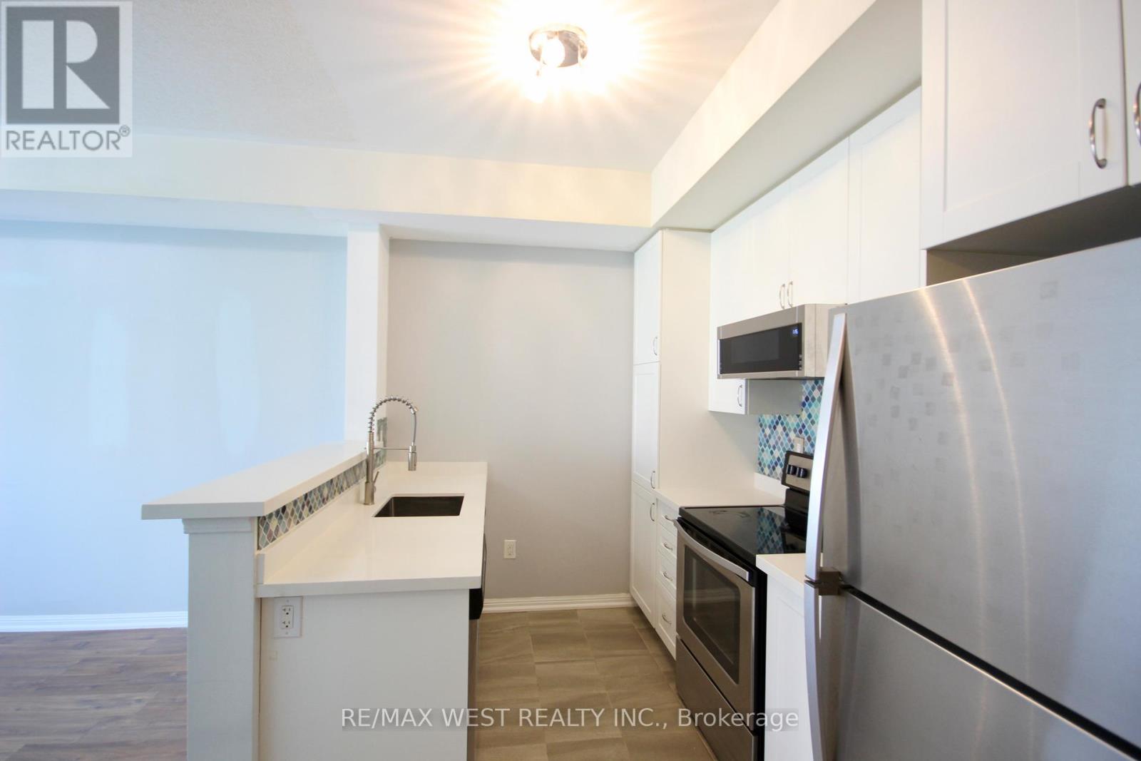 Photo 5 of 273 250 Sunny Meadow Boulevard, Brampton ON