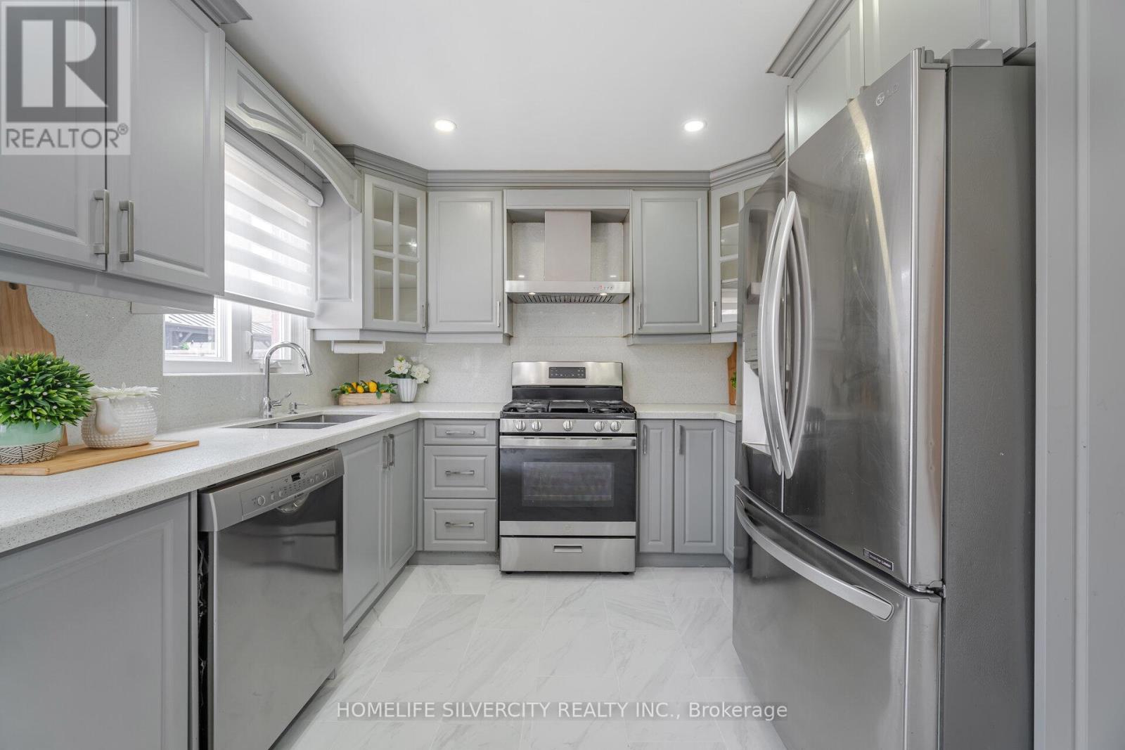 Photo 24 of 190 Major Wm Sharpe Drive, Brampton ON