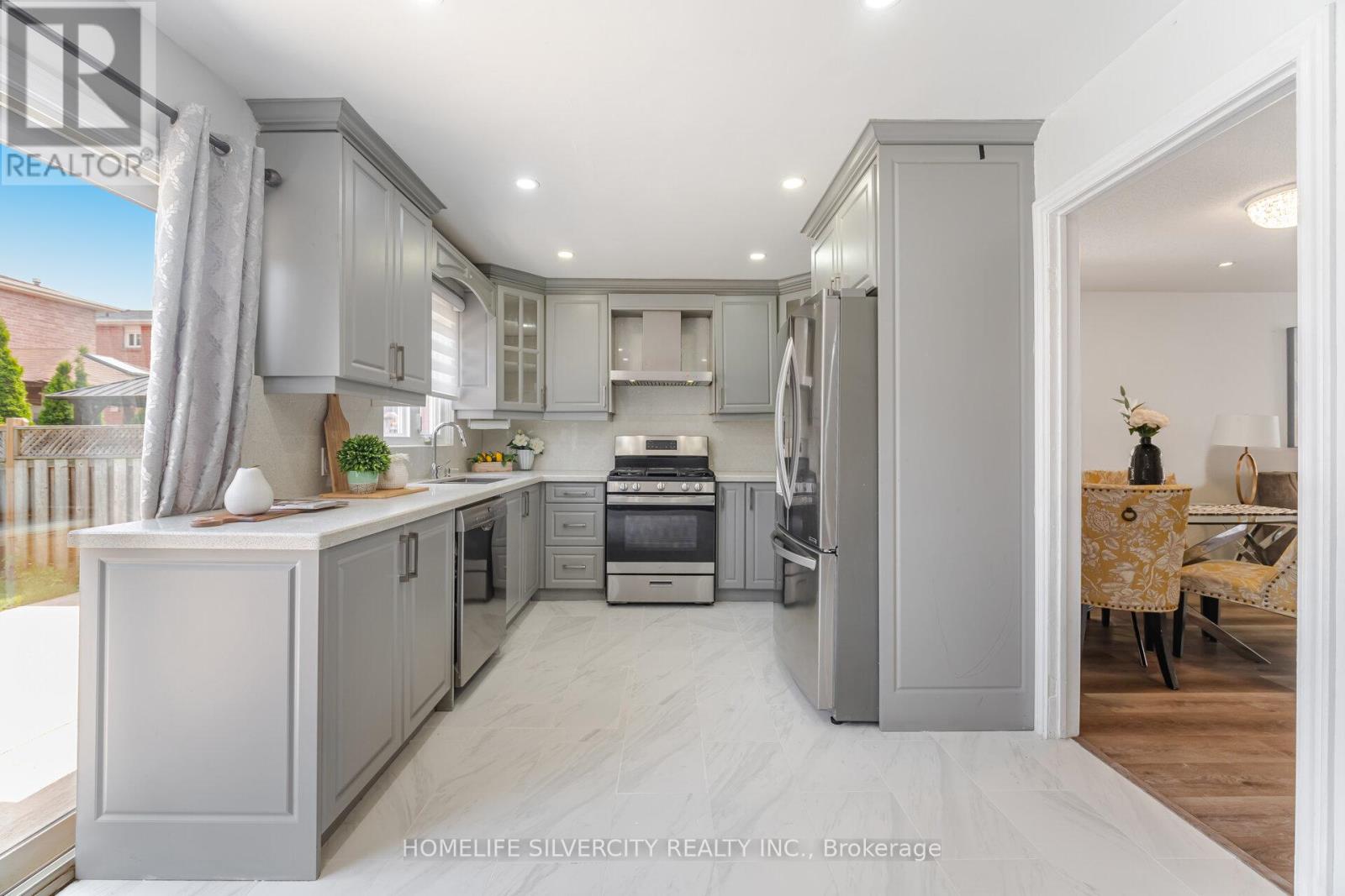 Photo 14 of 190 Major Wm Sharpe Drive, Brampton ON