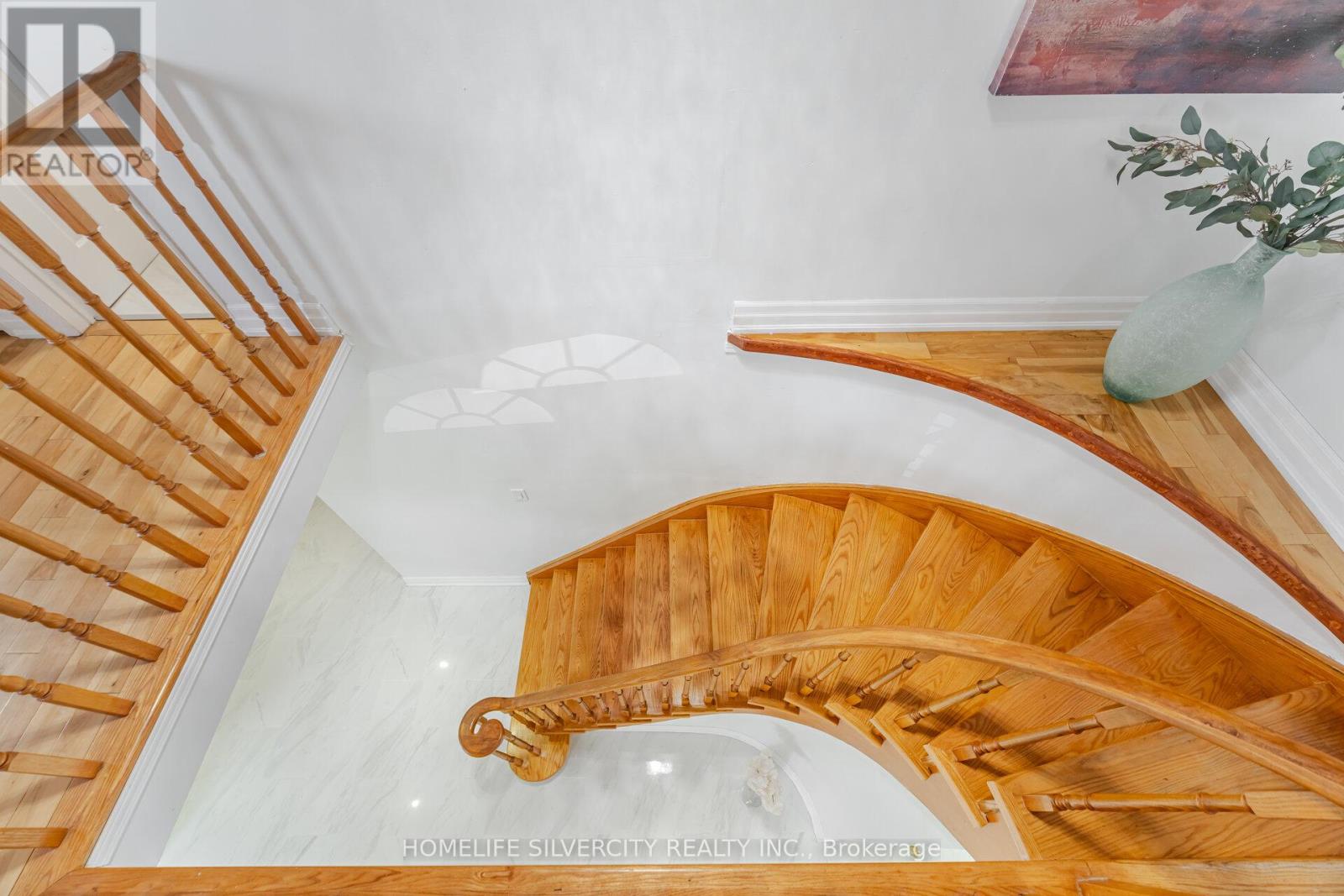 Photo 5 of 190 Major Wm Sharpe Drive, Brampton ON