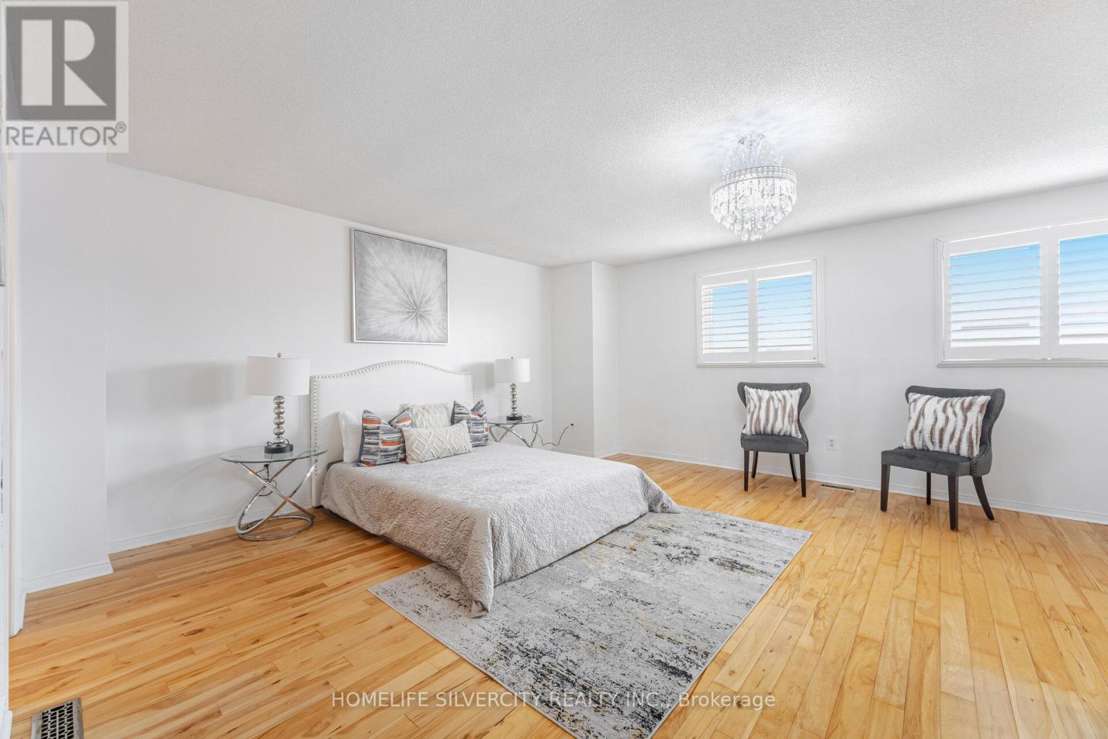Photo 46 of 190 Major Wm Sharpe Drive, Brampton ON