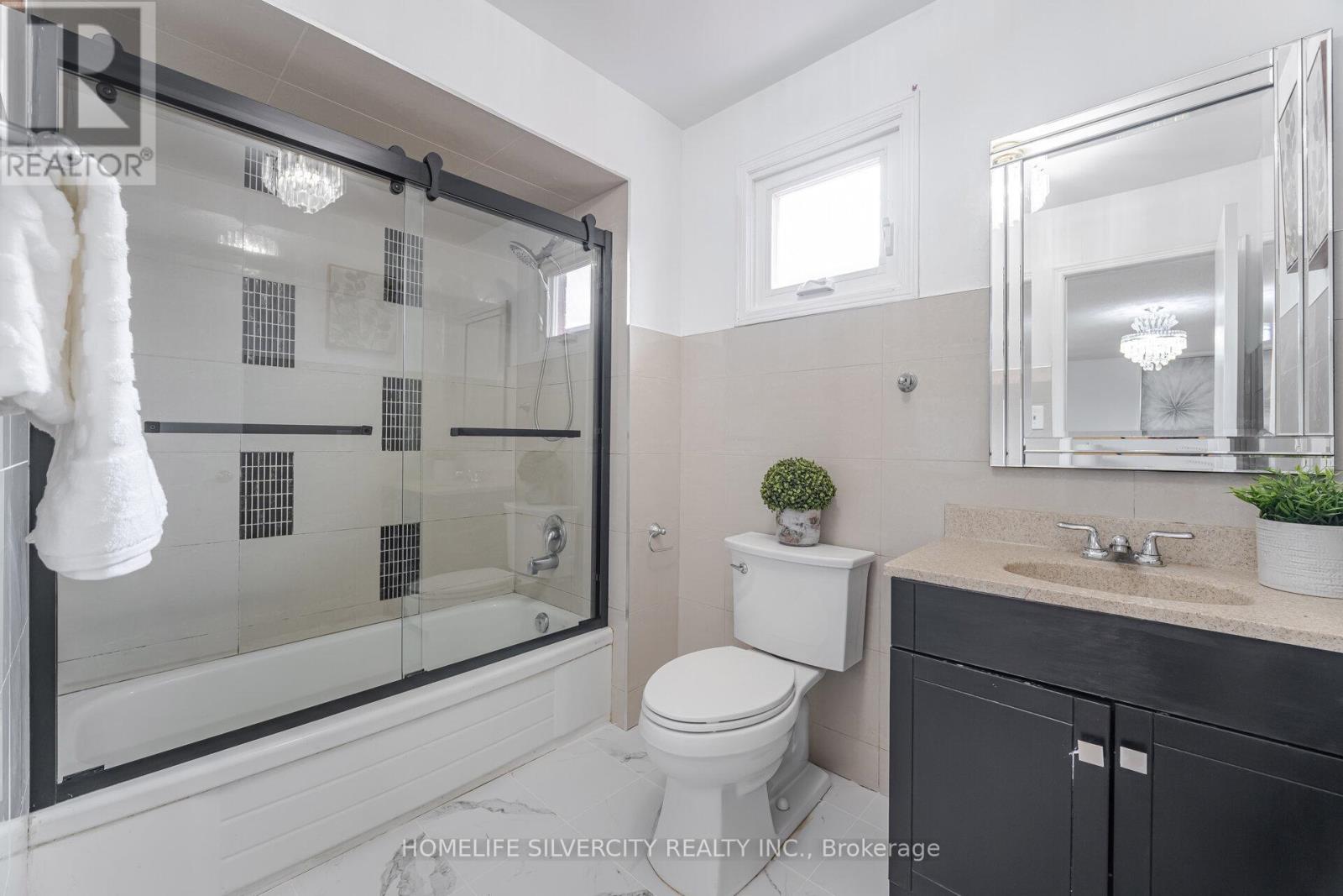 Photo 26 of 190 Major Wm Sharpe Drive, Brampton ON