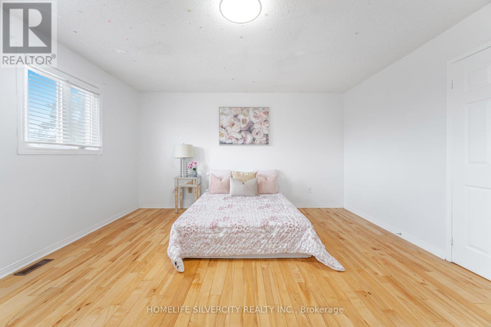 Photo 6 of 190 Major Wm Sharpe Drive, Brampton ON