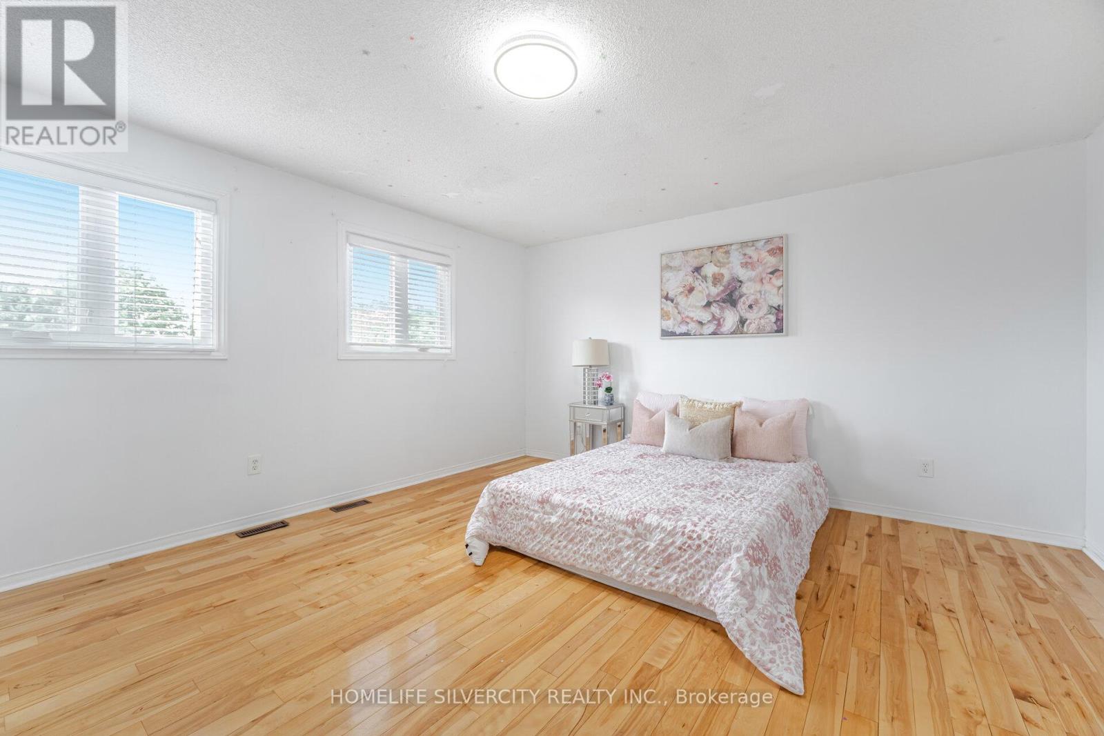 Photo 45 of 190 Major Wm Sharpe Drive, Brampton ON