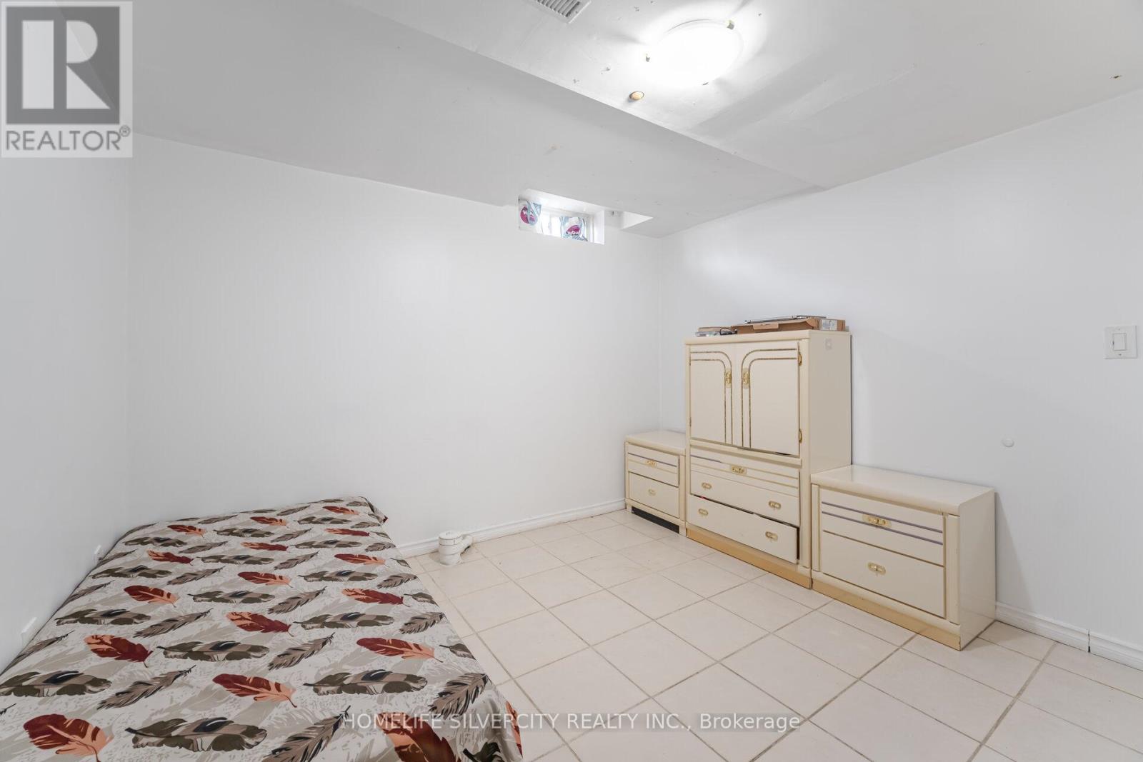 Photo 27 of 190 Major Wm Sharpe Drive, Brampton ON