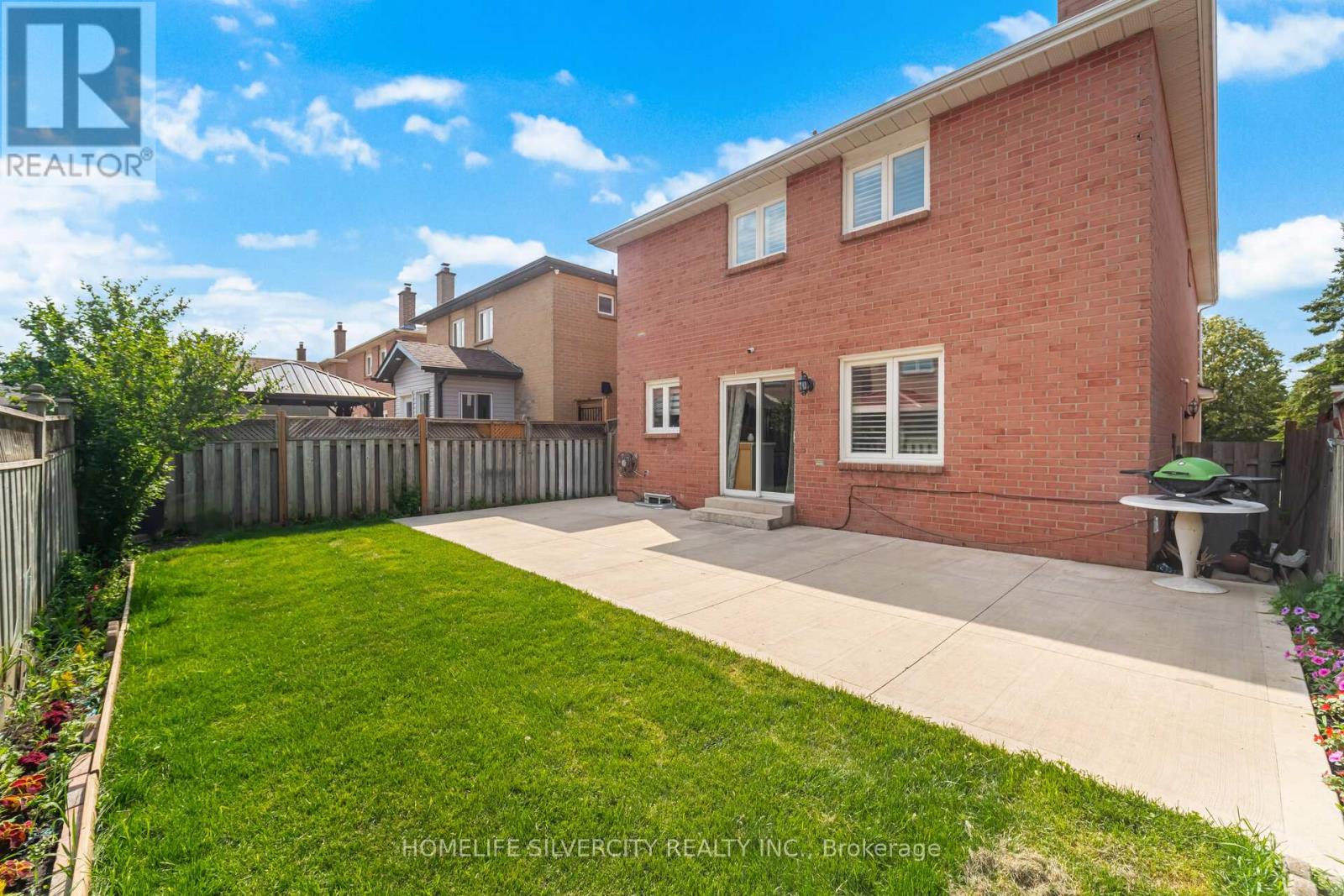 Photo 10 of 190 Major Wm Sharpe Drive, Brampton ON