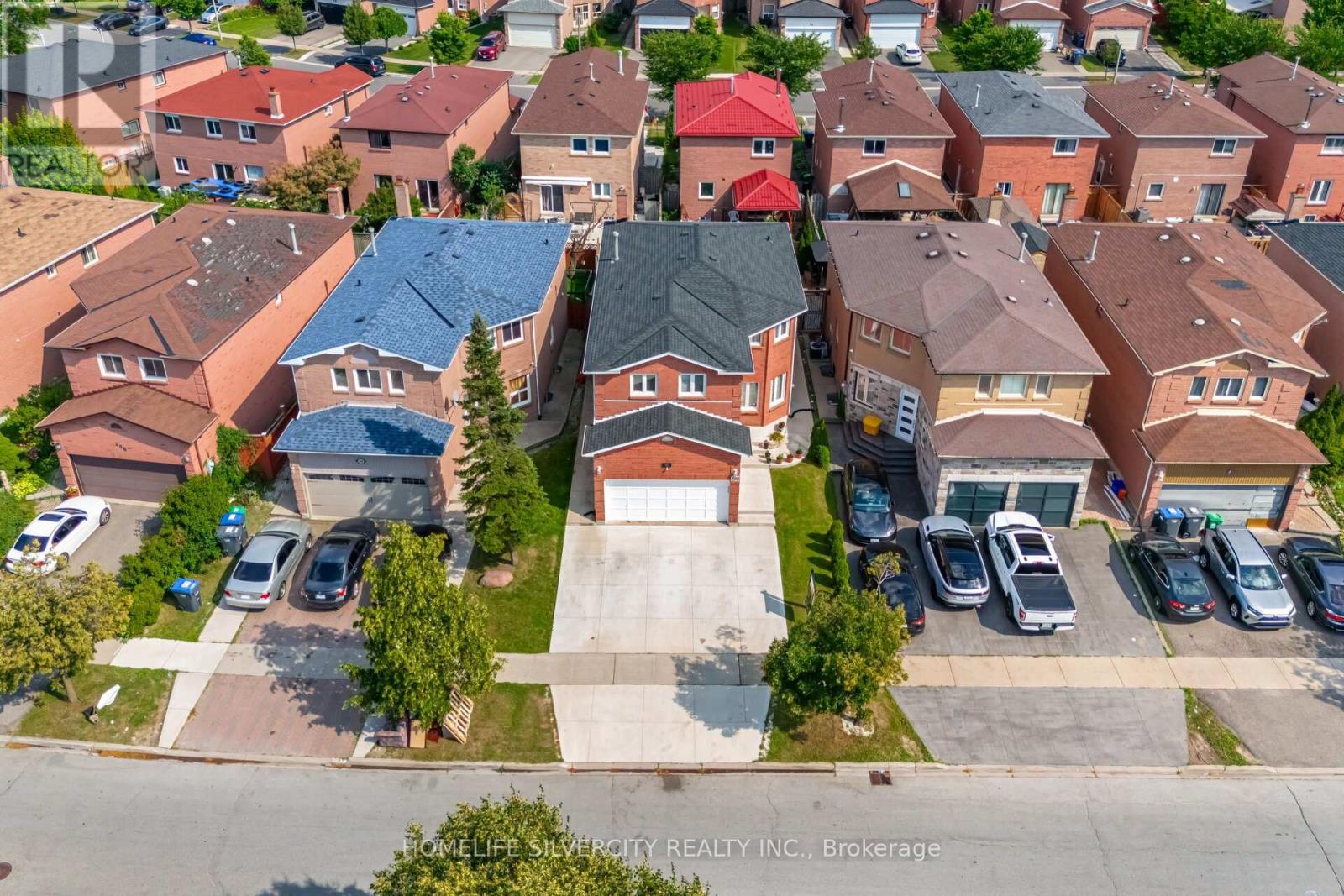 Photo 12 of 190 Major Wm Sharpe Drive, Brampton ON