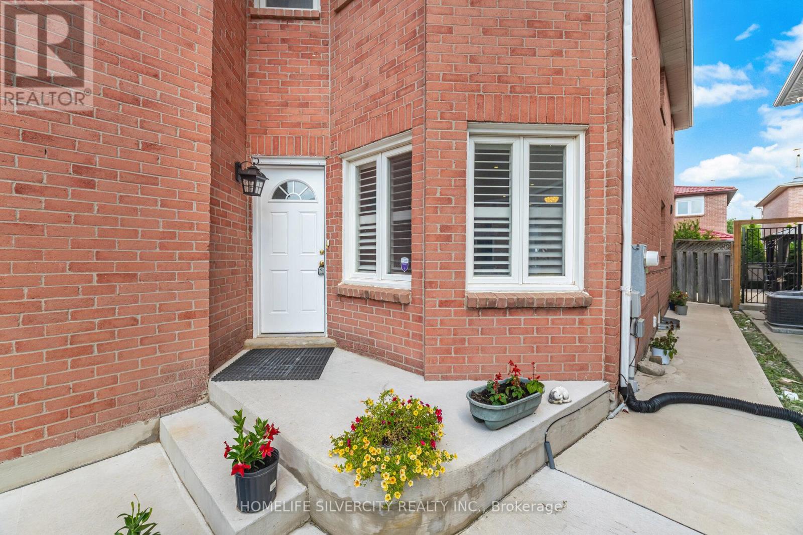 Photo 31 of 190 Major Wm Sharpe Drive, Brampton ON