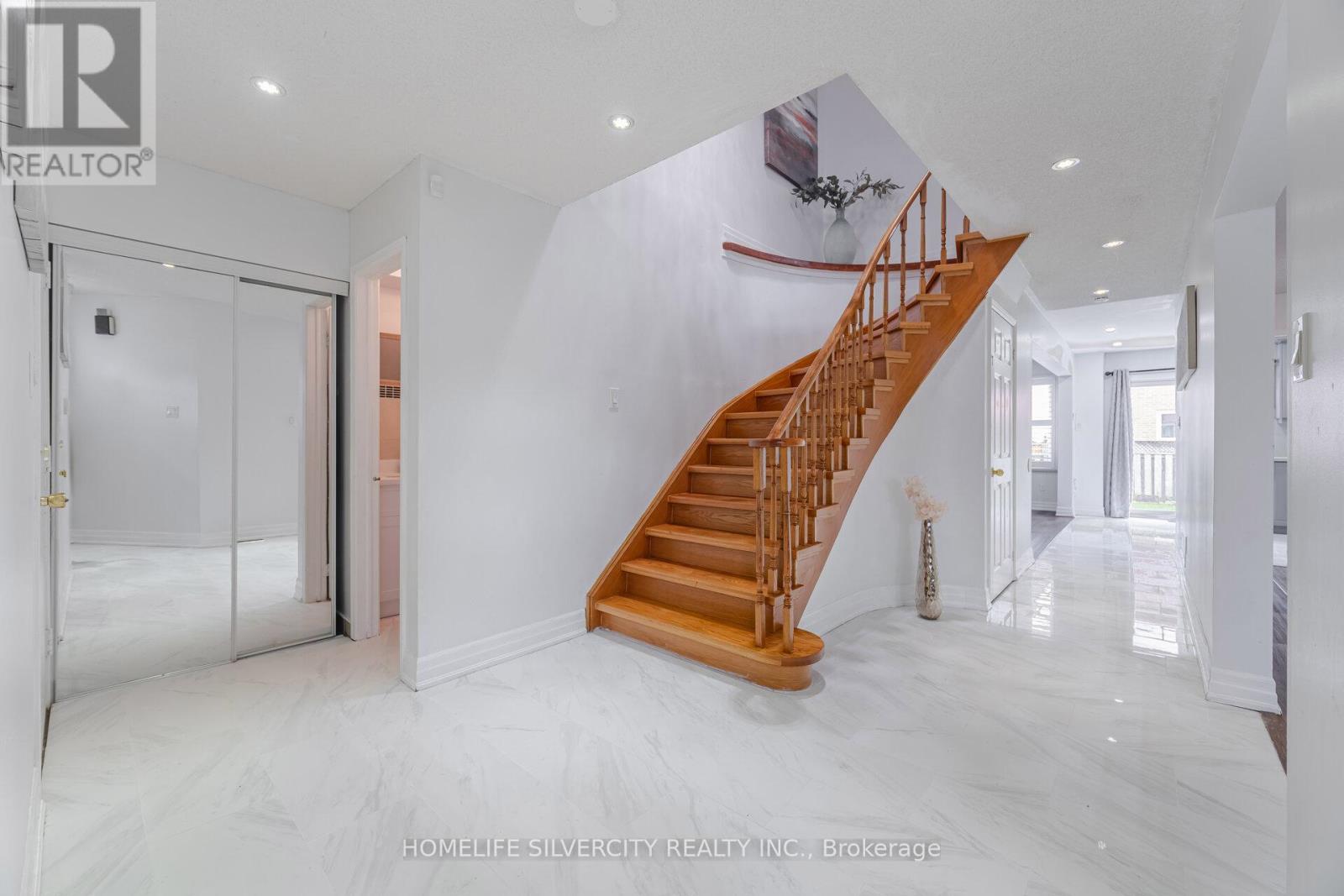 Photo 2 of 190 Major Wm Sharpe Drive, Brampton ON