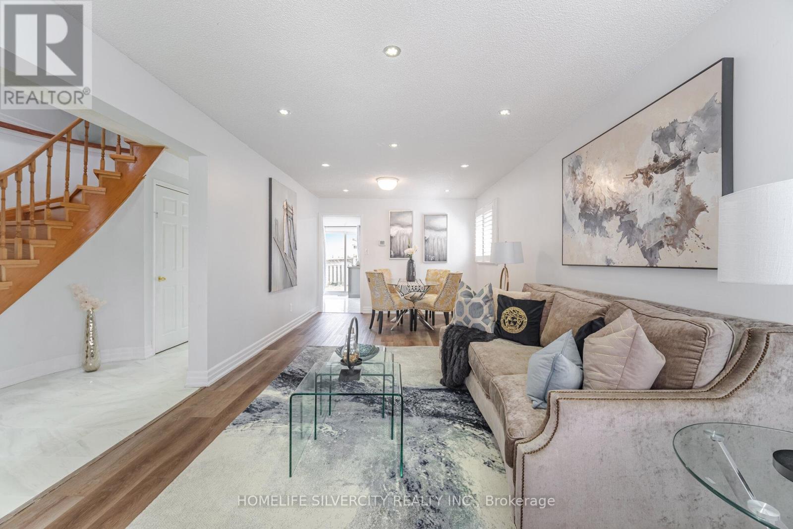 Photo 3 of 190 Major Wm Sharpe Drive, Brampton ON