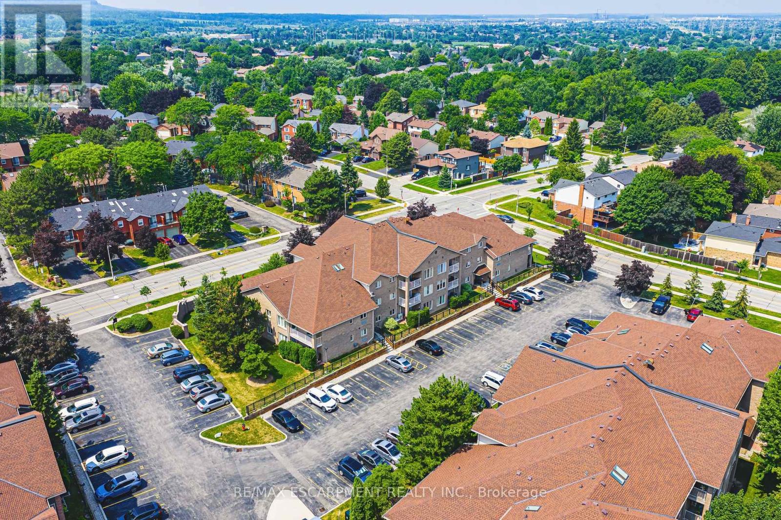 Photo 2 of 6 3050 Pinemeadow Drive, Burlington ON