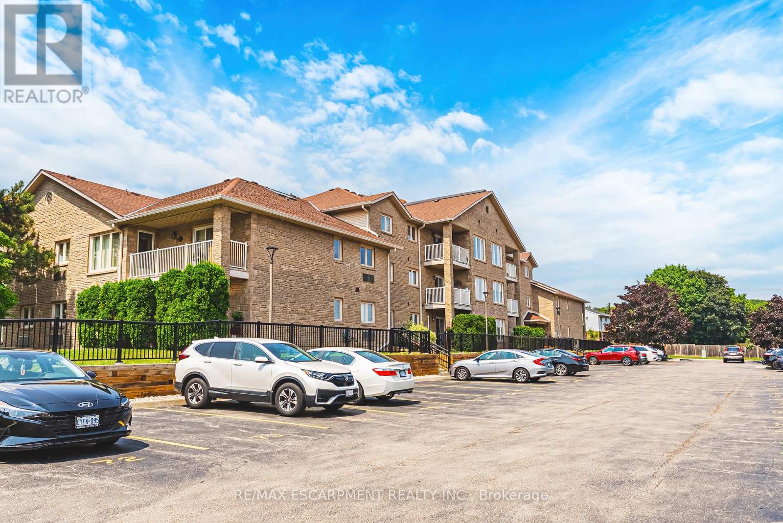 Photo 6 of 6 3050 Pinemeadow Drive, Burlington ON