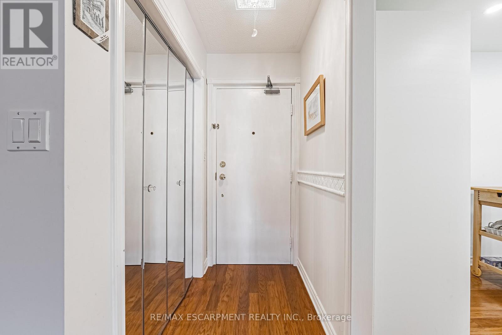 Photo 7 of 6 3050 Pinemeadow Drive, Burlington ON