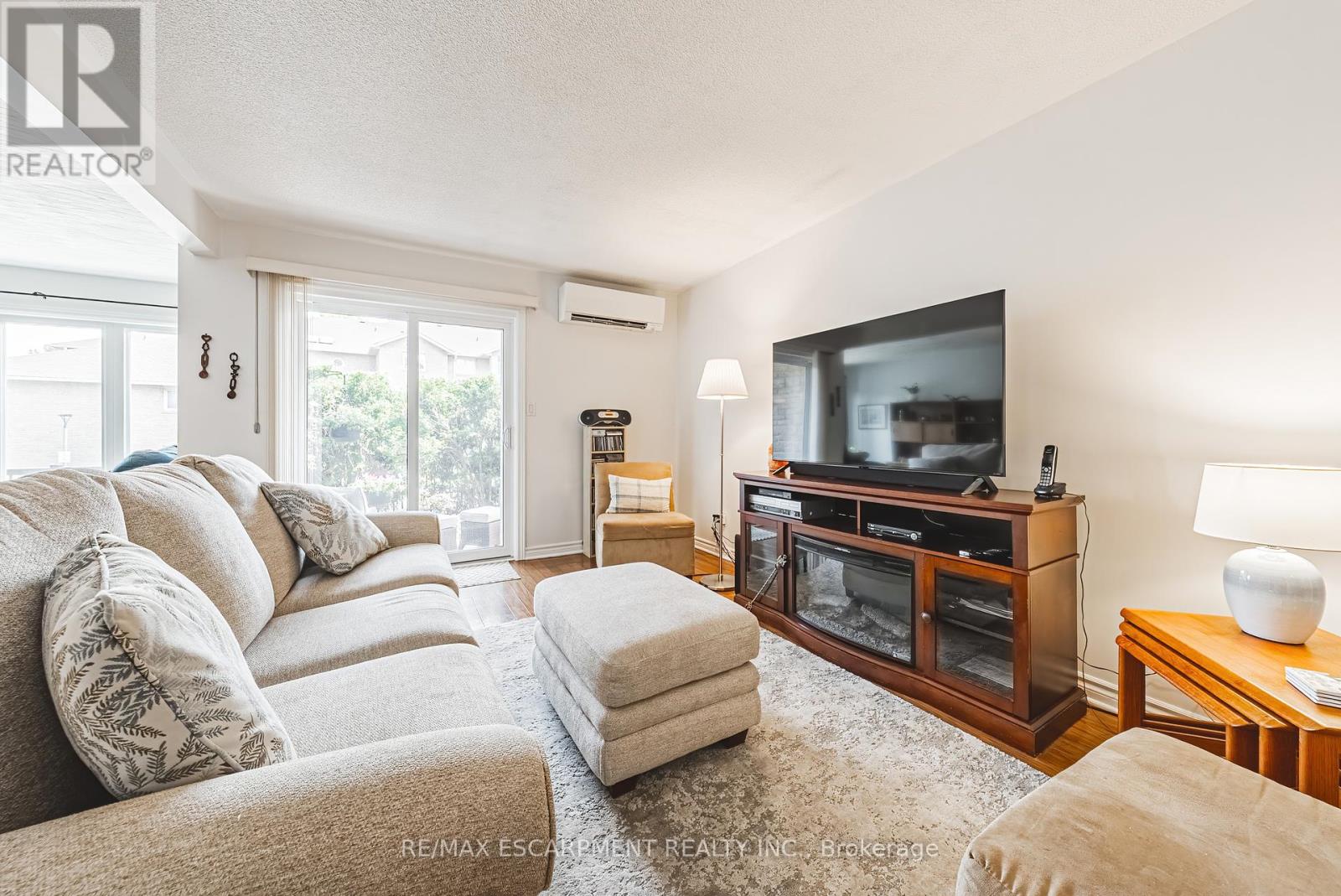 Photo 8 of 6 3050 Pinemeadow Drive, Burlington ON