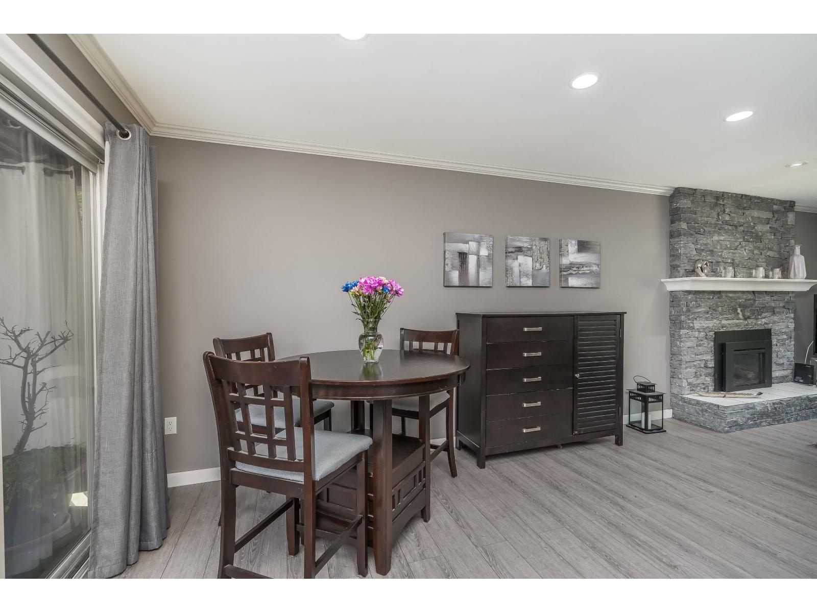Photo 16 of 19934 45 A Avenue, Langley BC